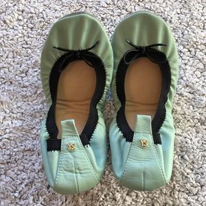 Yosi Samra foldable flats Sz 7